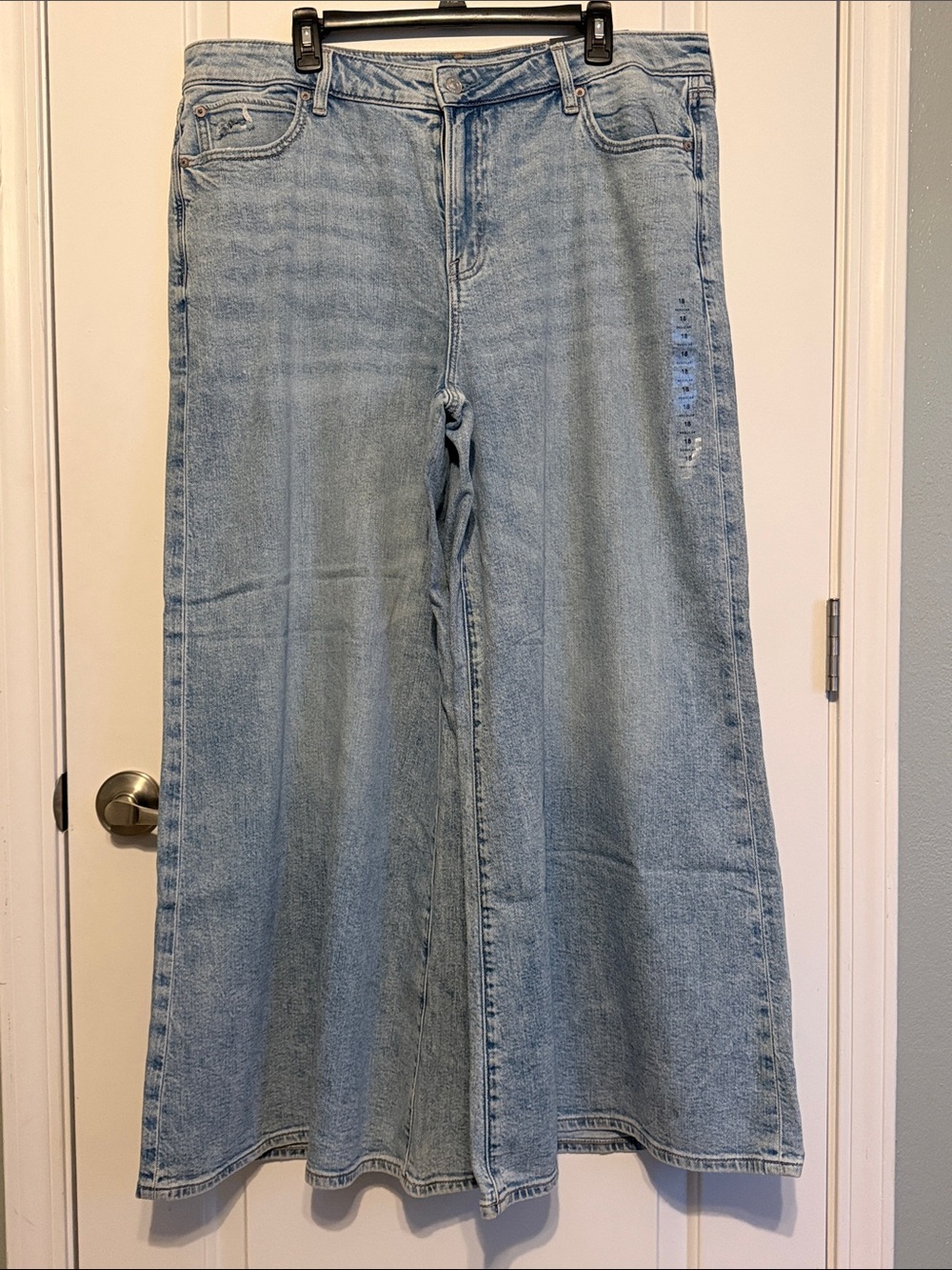 American Eagle Outfitters Light Blue Wide-Leg Jeans
